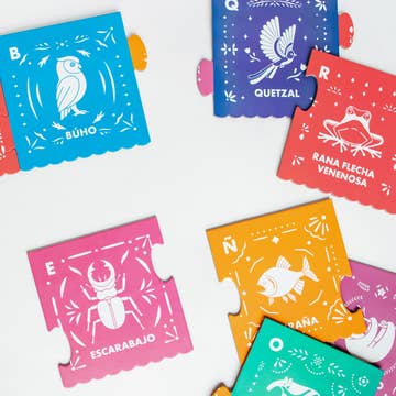 Colorful puzzle pieces with animal illustrations and Spanish text on a white background