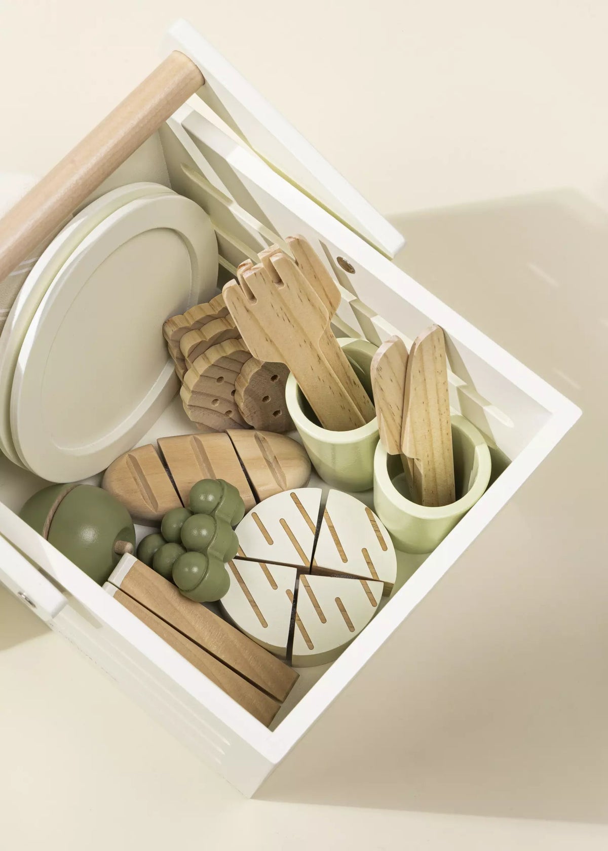 Set of wooden toys including a cake, fruits, and utensils in a box.
