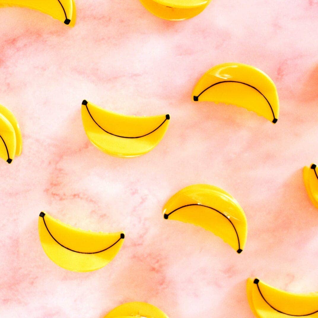 Pattern of yellow bananas on a pink background