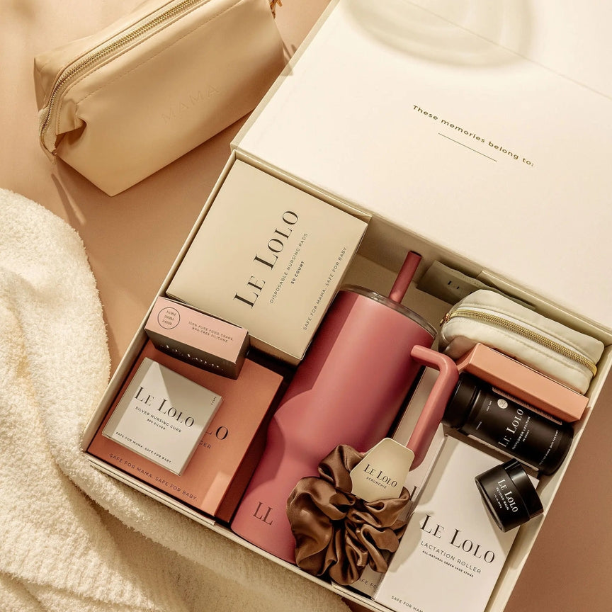 Cosmetic set with 'El Loro' branding in a box on a beige background