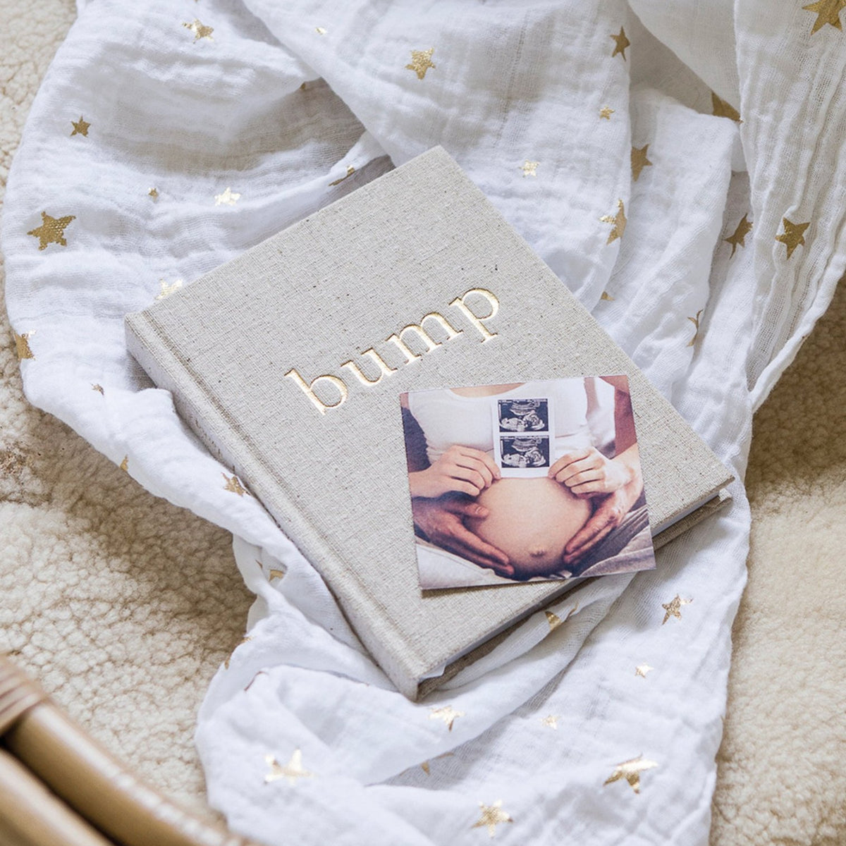 Bump. A Pregnancy Story by Write to Me Books Write to Me