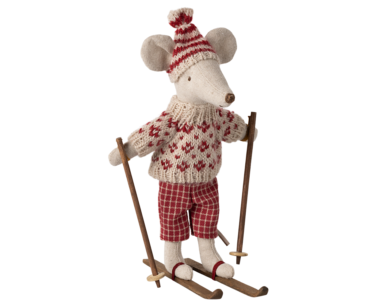 Knitted mouse figure in winter attire with a sweater, hat, and skis on a white background