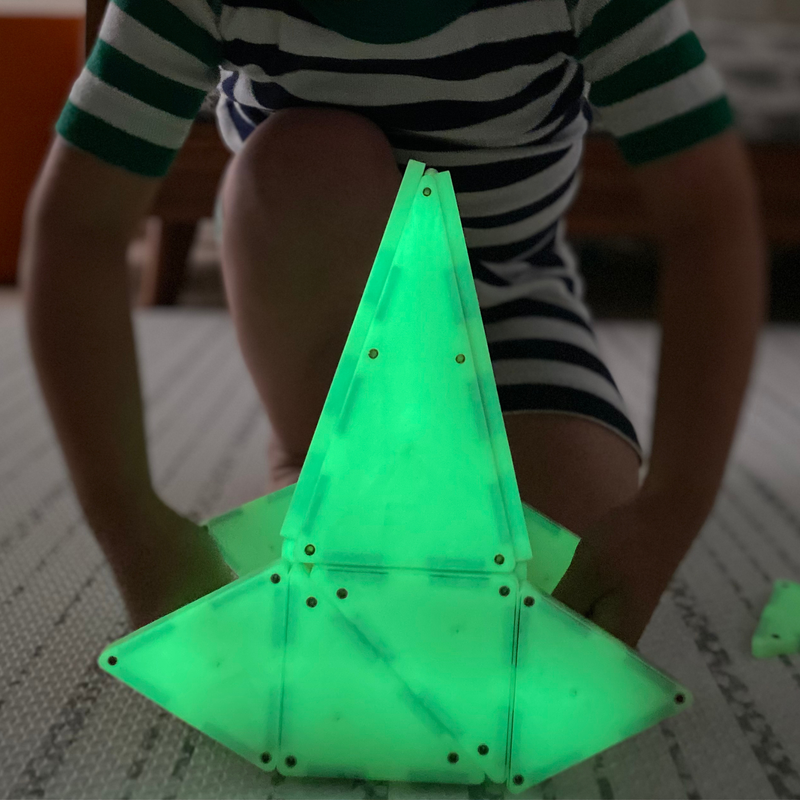 Glow 16 Piece Set by Magna-Tiles
