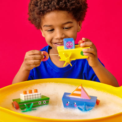 Wind-Up Boat (1 Unit Assorted) by Kikkerland