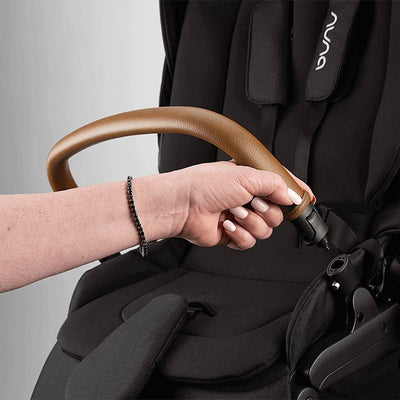 PIPA urbn + Swiv Travel System by Nuna