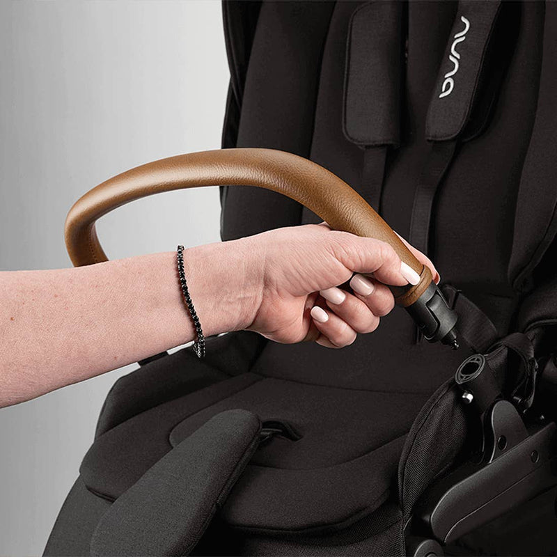 PIPA urbn + Swiv Travel System by Nuna