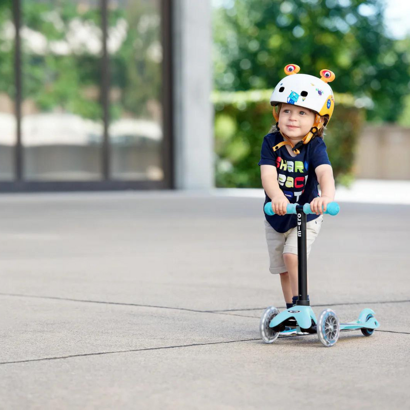 Micro Mini2Grow LED Scooter - Blue by Micro Kickboard