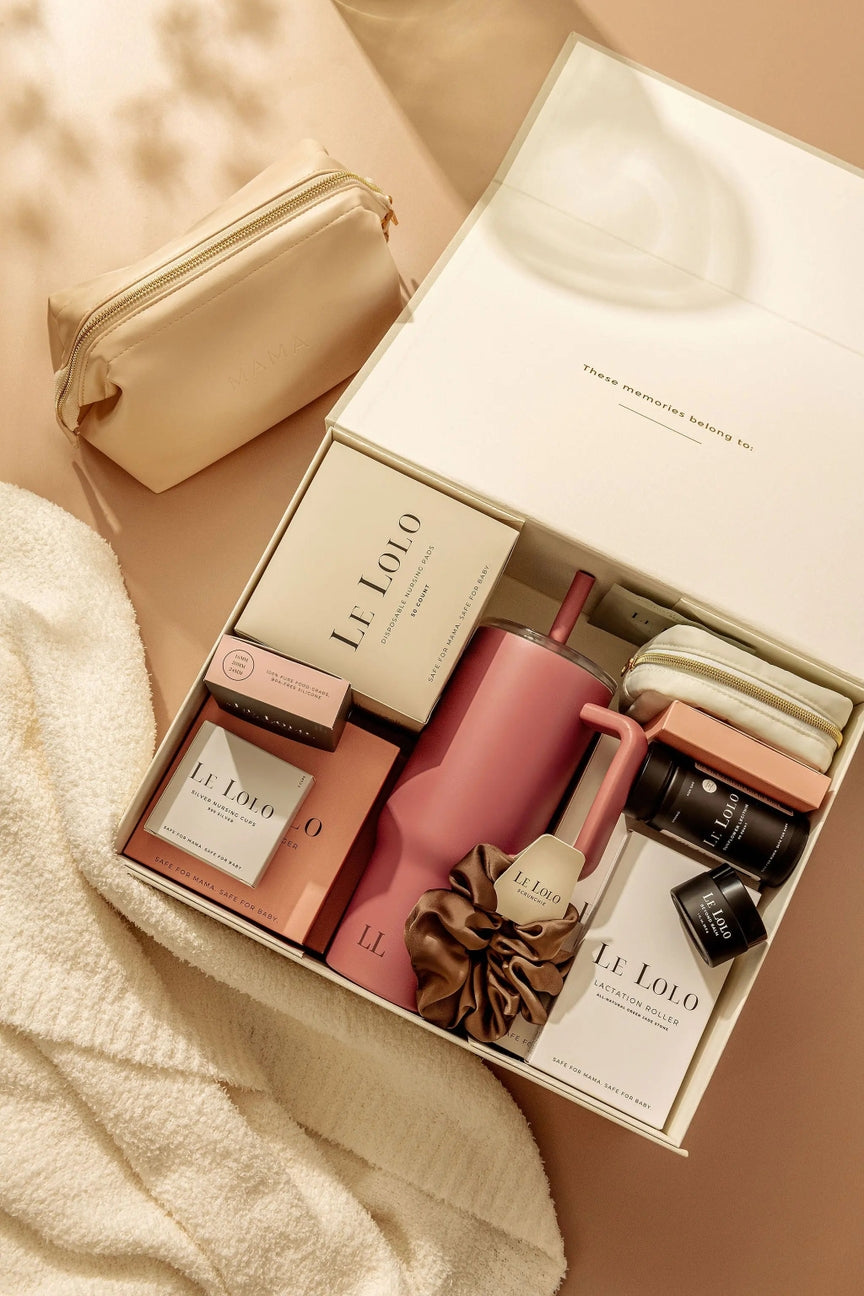 Cosmetic set with 'El Loro' branding in a box on a beige background