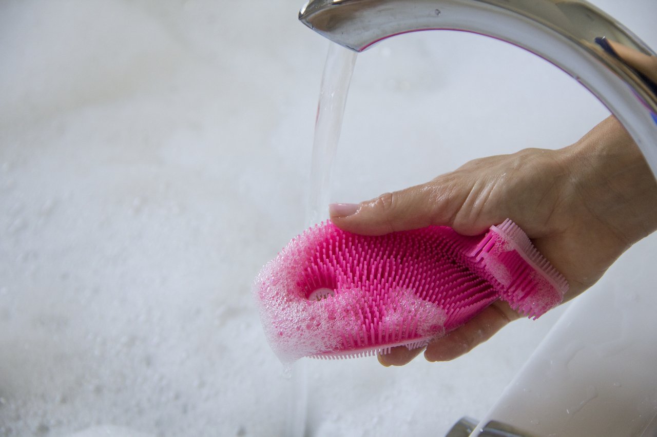 Silicone Bath Scrub - Purple Fish by InnoBaby Bath + Potty InnoBaby   